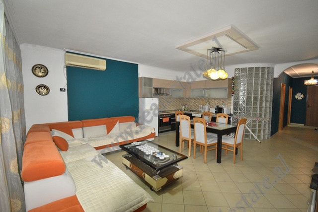 Apartament 3+1 me qira ne rrugen e Kavajes perballe Kompleksit Delijorgji ne Tirane.
Ndodhet ne kat
